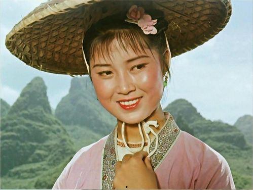 刘三姐黄婉秋老年照片,刘三姐黄婉秋晚年风采掠影